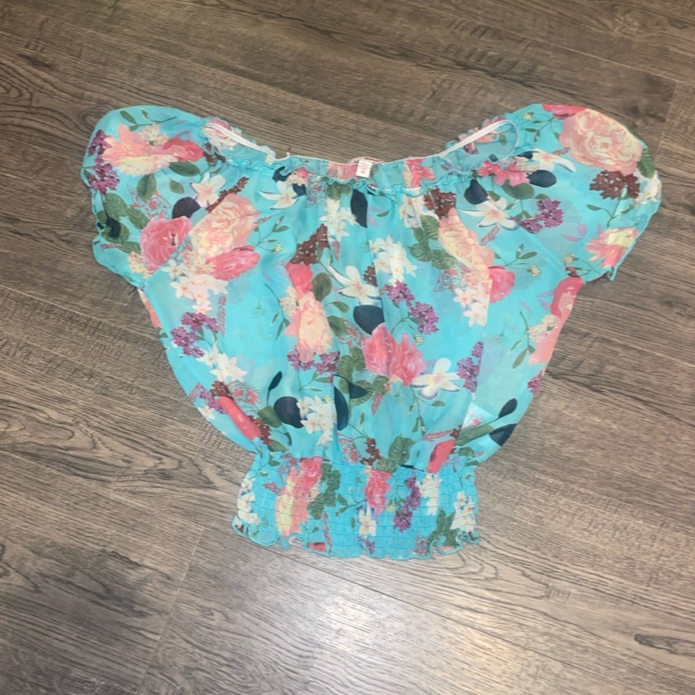🌼 Cute cinched top